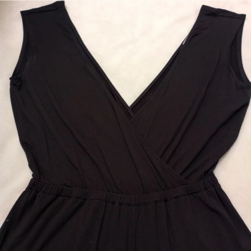 Lovers + Friends Black Deep V-neck Jumpsuit, size Small - Picture 5 of 8